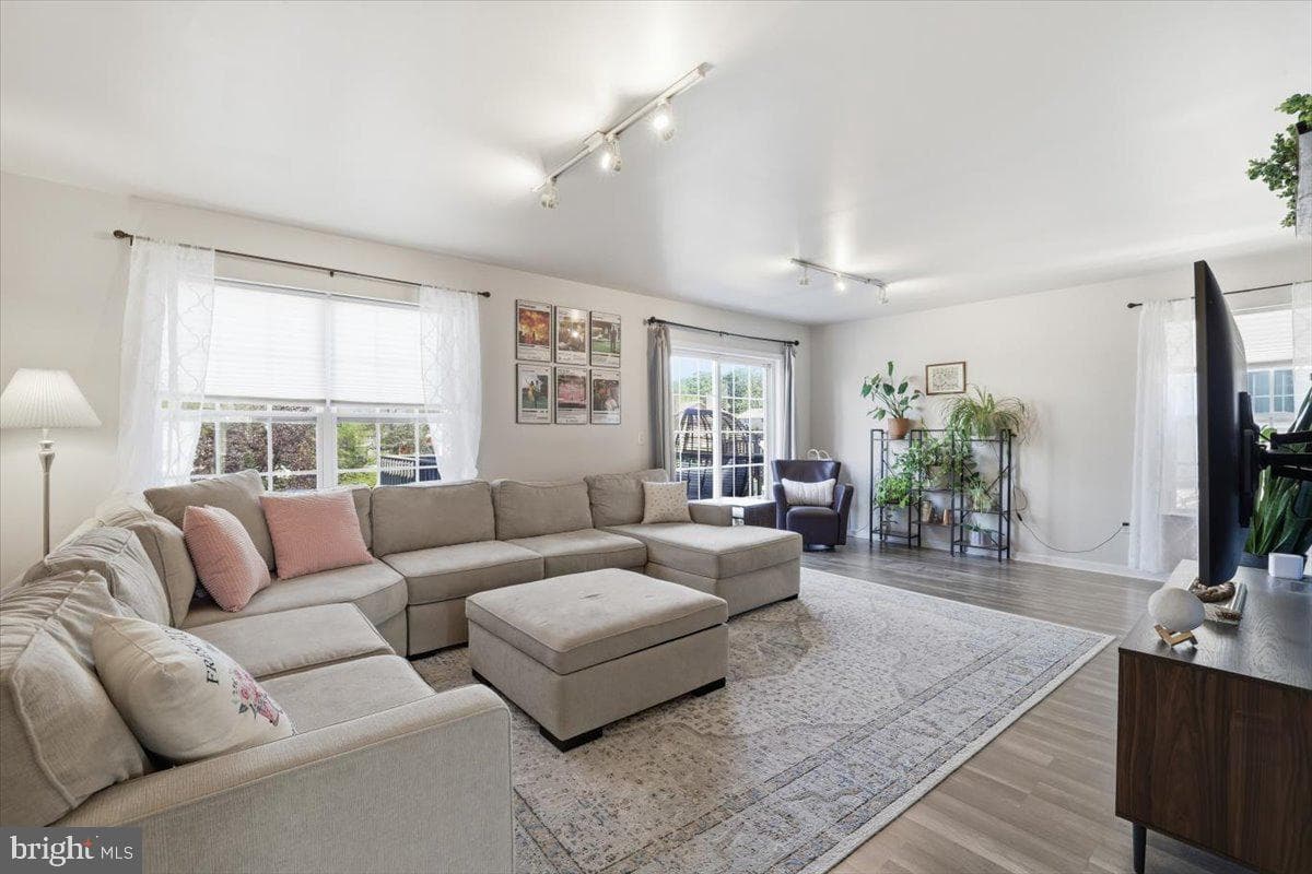 215 Birch Street photo 13