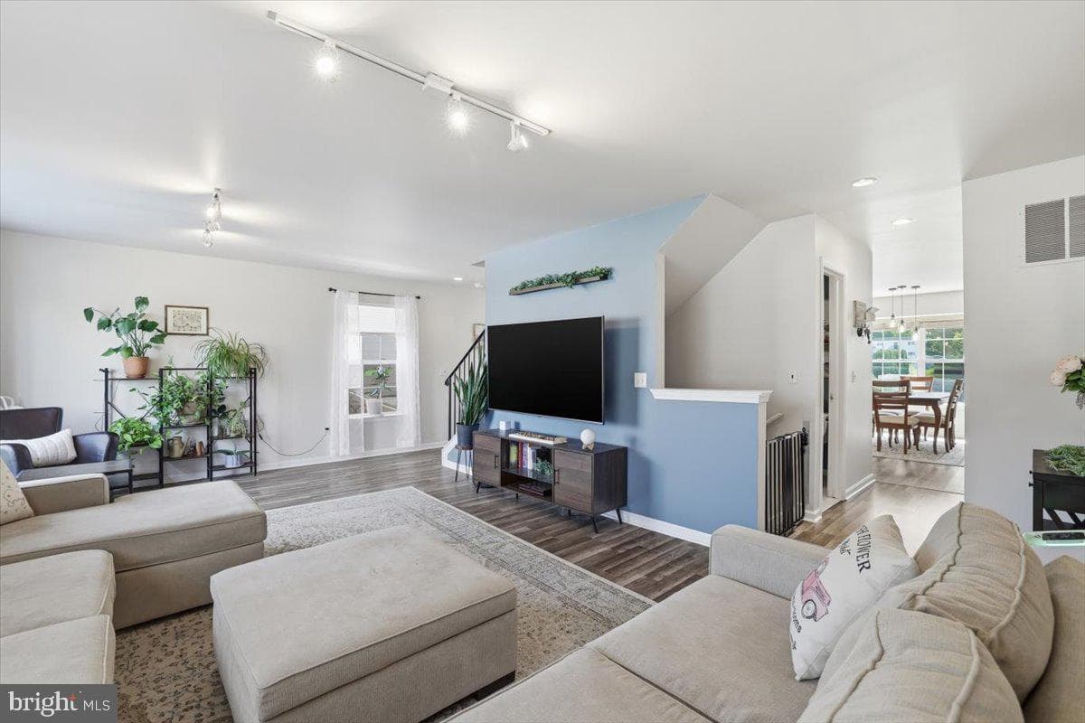 215 Birch Street photo 14