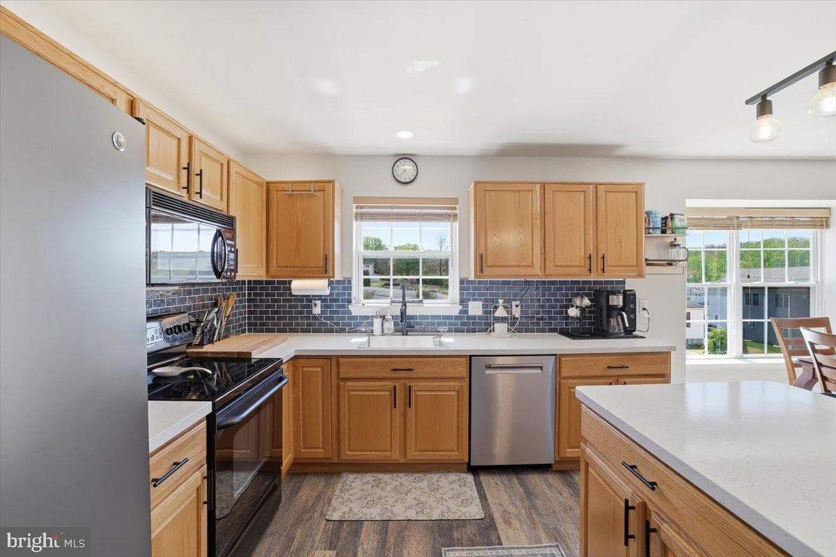 215 Birch Street photo 22