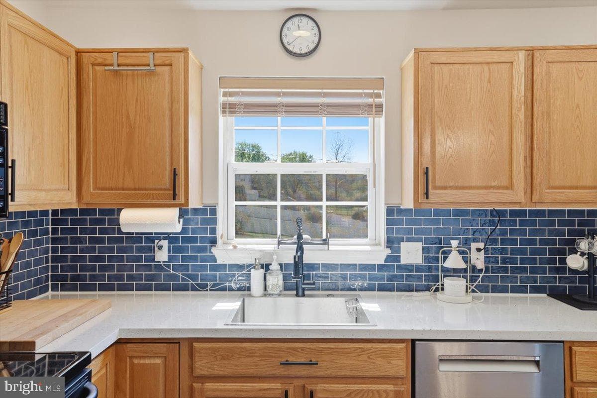 215 Birch Street photo 24