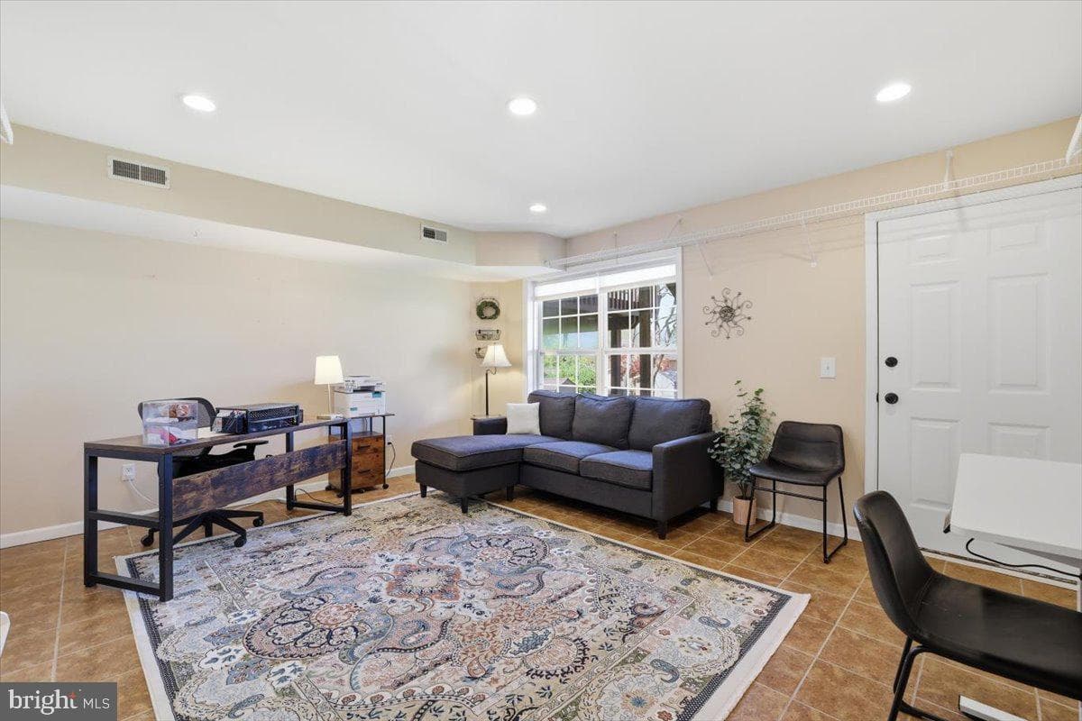 215 Birch Street photo 4