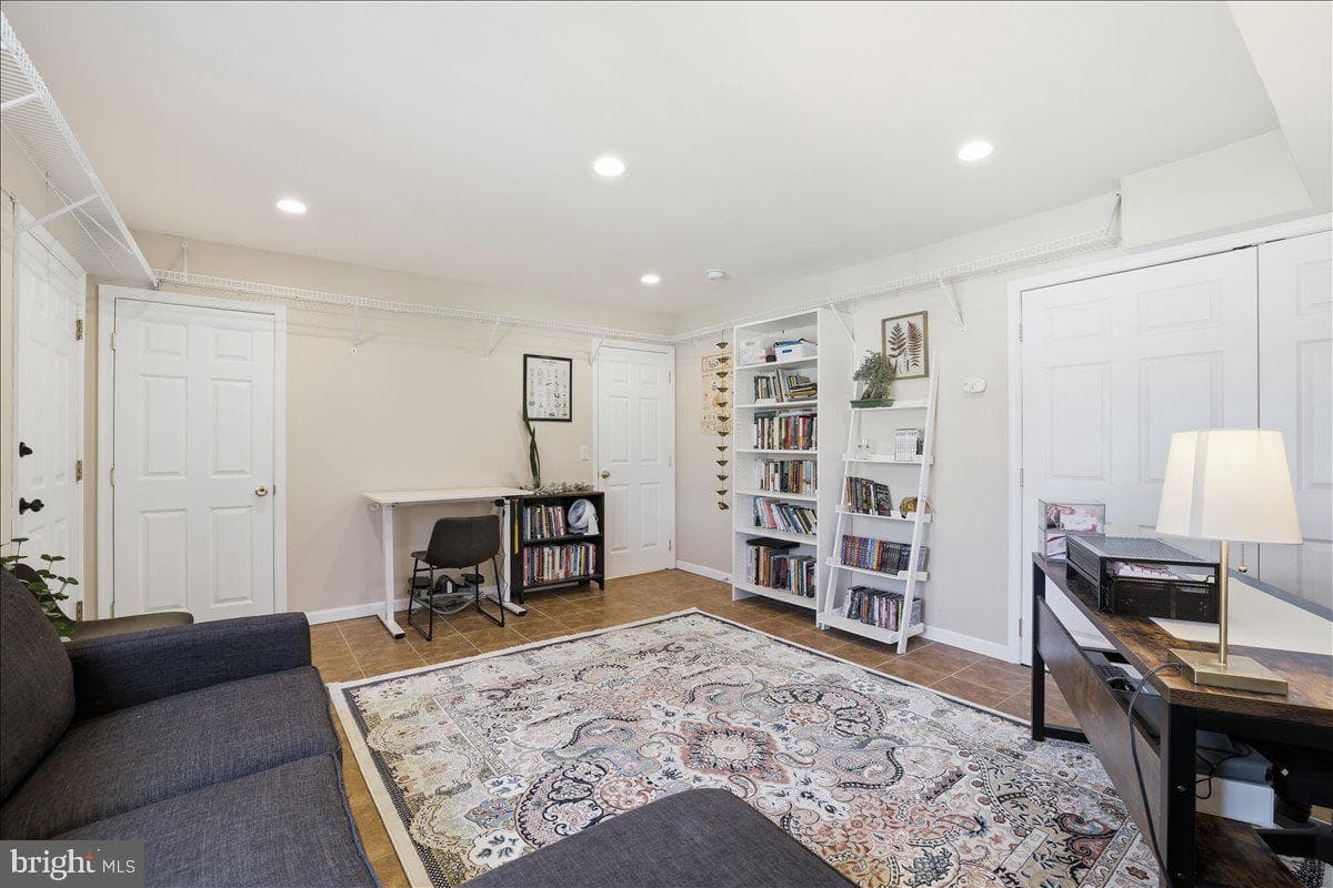 215 Birch Street photo 5