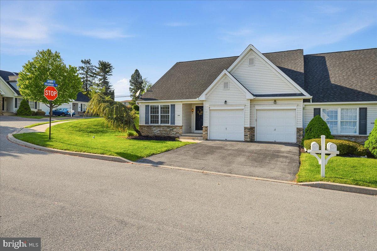 1314 Lindenwood Lane photo 2