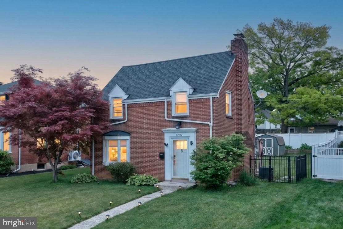 1716 Carlisle Street photo 2