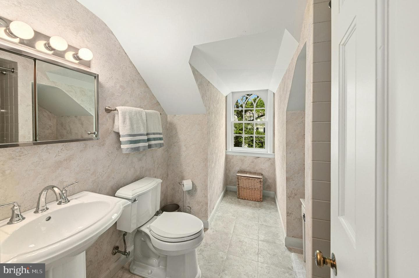 424 N New Street photo 35