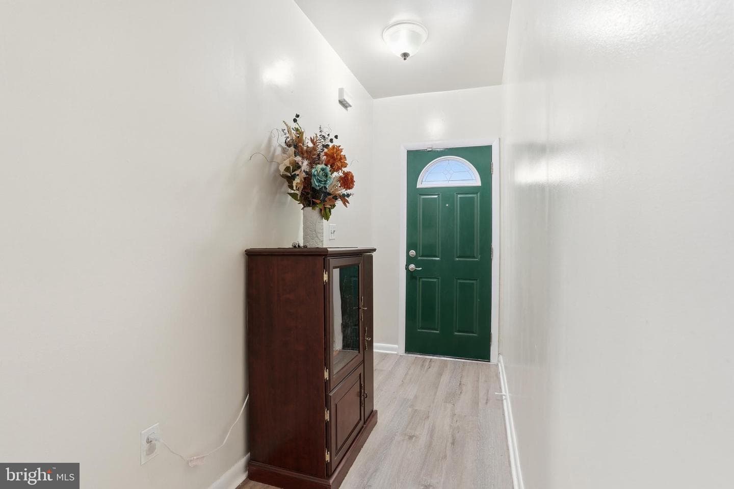 402 Wyandotte Street photo 3