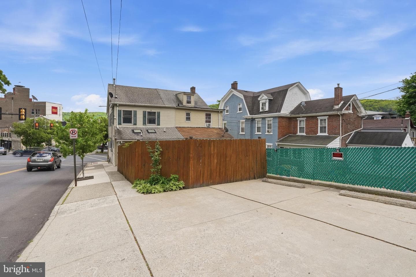402 Wyandotte Street photo 45