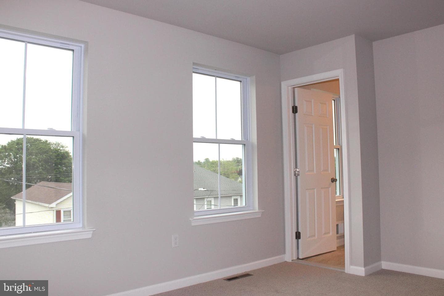 86 Hess Avenue photo 5