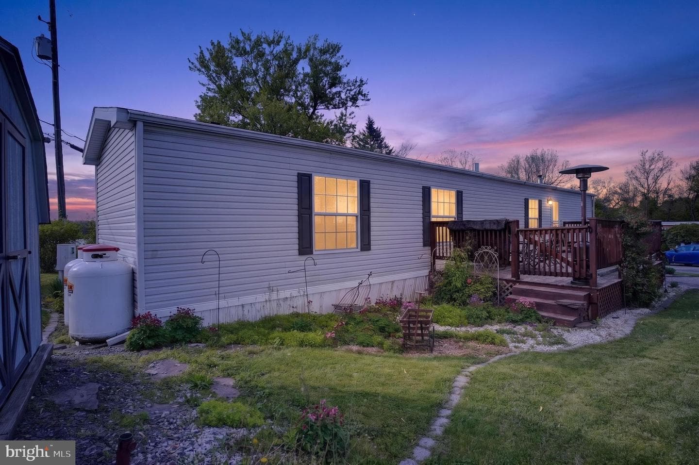 39 Country Club Rd W, Northampton