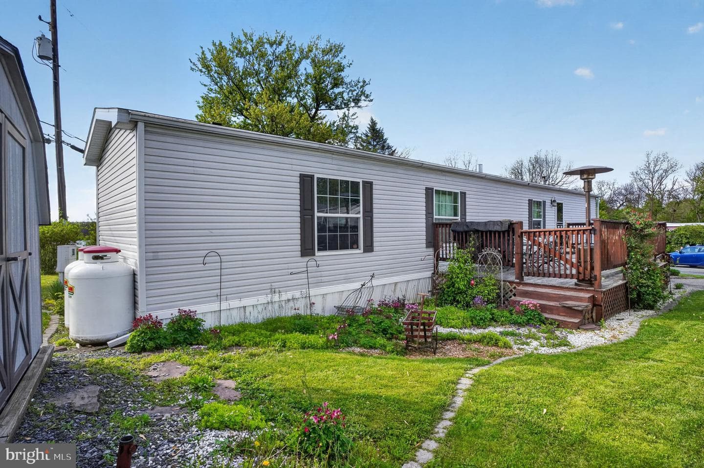 39 Country Club Rd W, Northampton