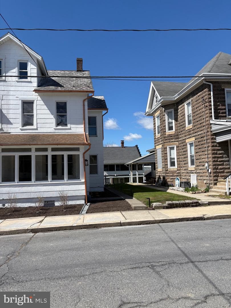 1916 Washington Avenue, Northampton