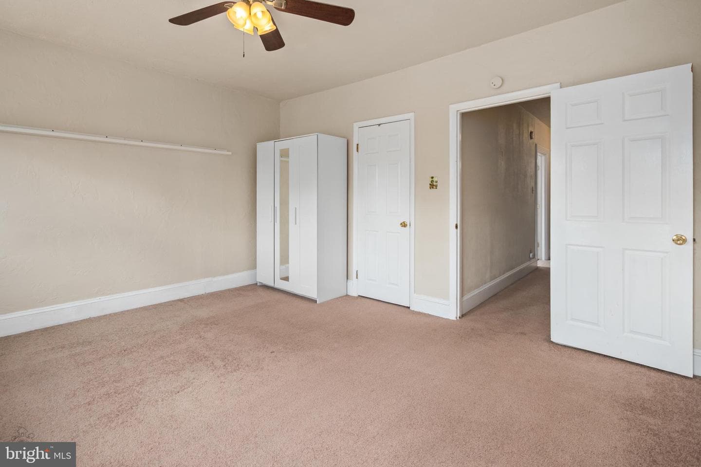 111 E Garrison Street photo 16