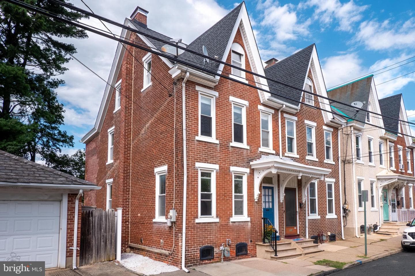 111 E Garrison Street photo 2
