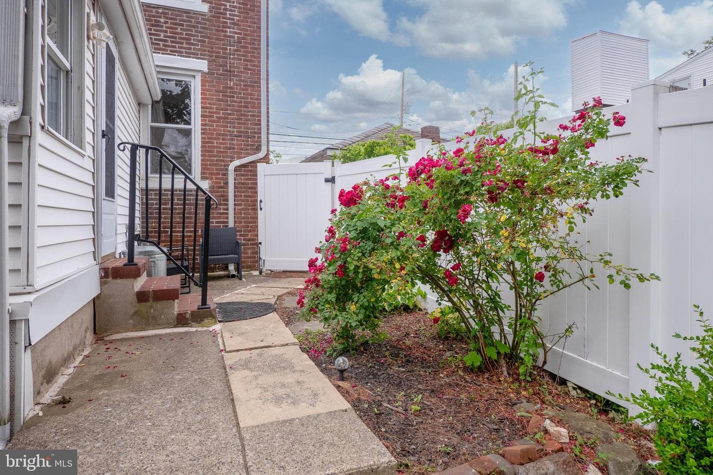 111 E Garrison Street photo 24