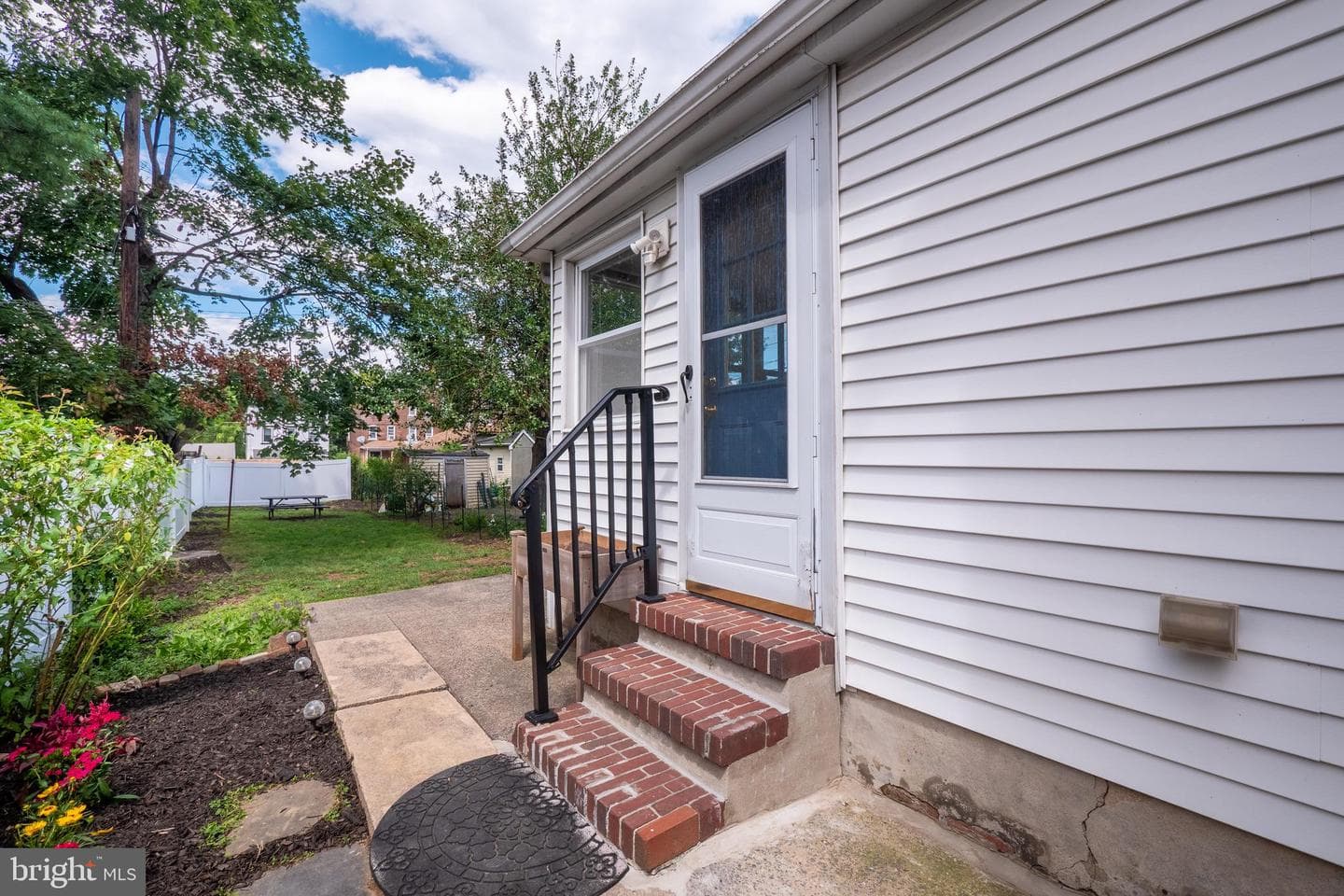 111 E Garrison Street photo 25
