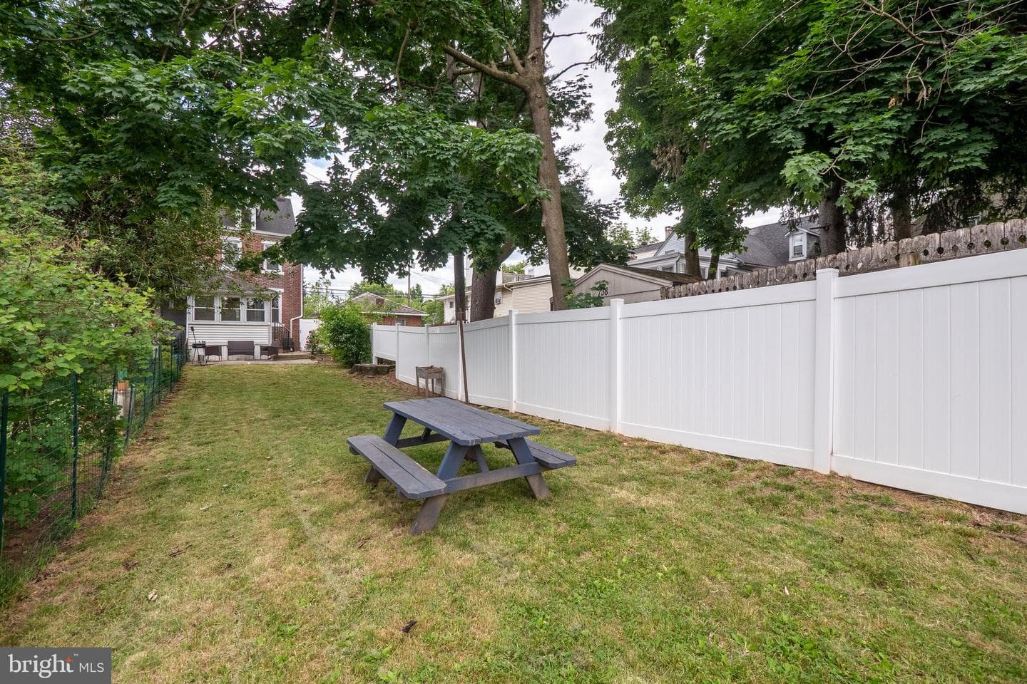 111 E Garrison Street photo 28