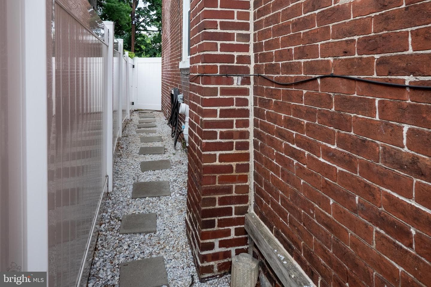 111 E Garrison Street photo 4