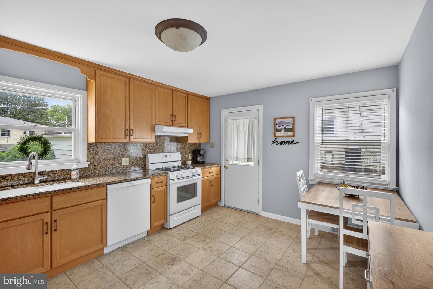 1802 Snyder Street photo 6