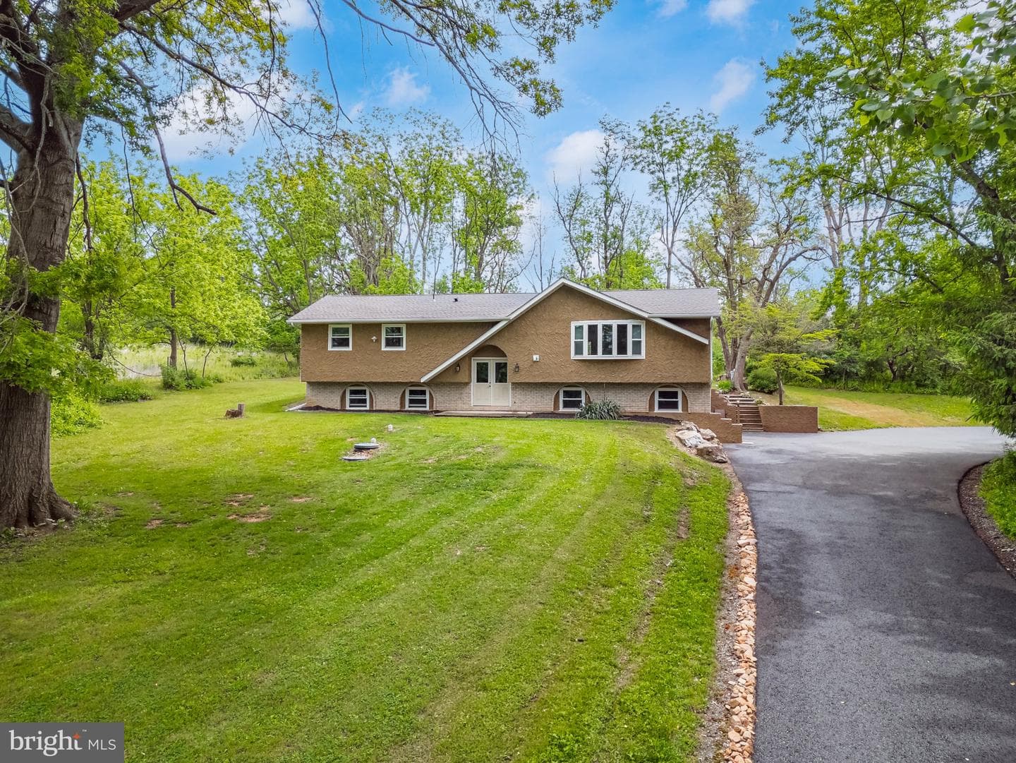 1040 Riverview Drive photo 3