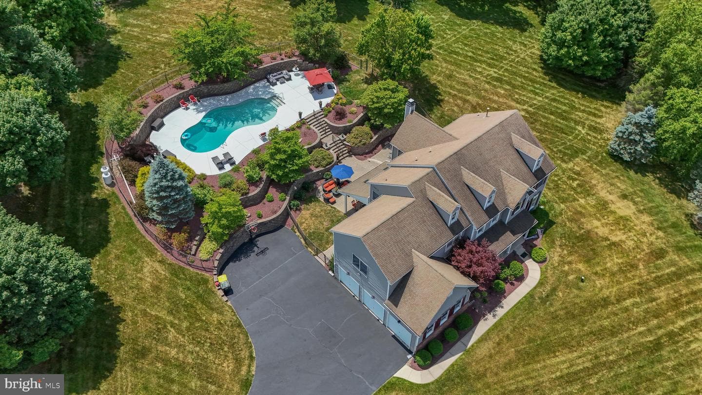 2760 Valley View Road photo 3