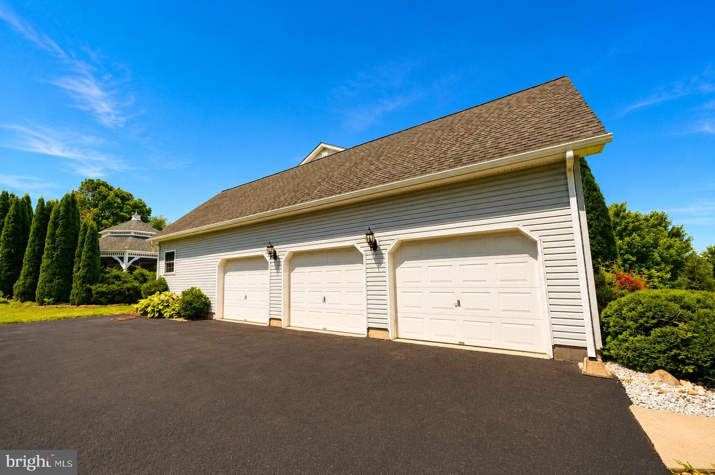 2760 New England Drive photo 10
