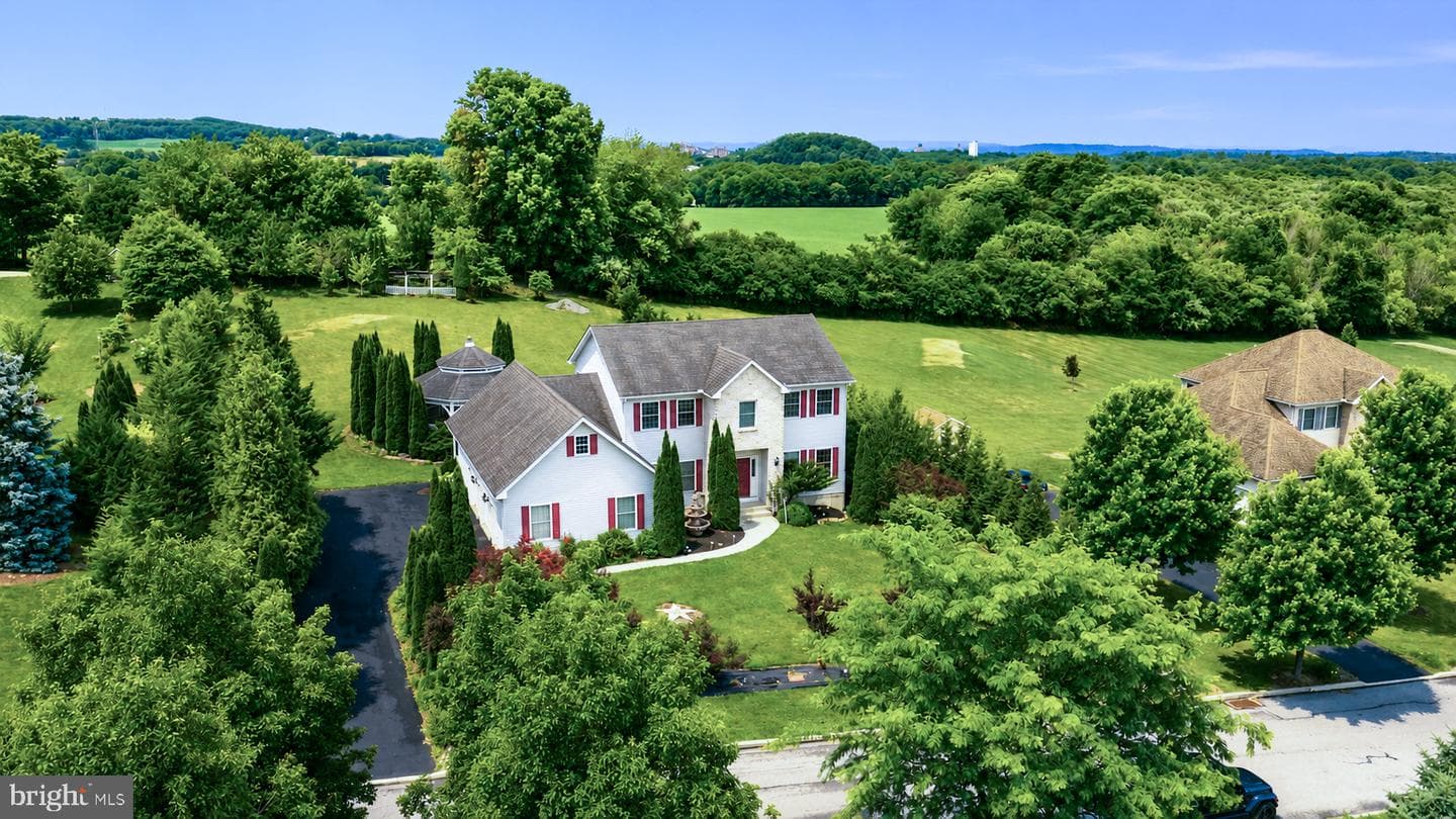 2760 New England Drive, Nazareth