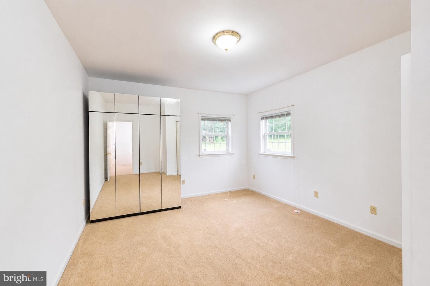 2760 New England Drive photo 23