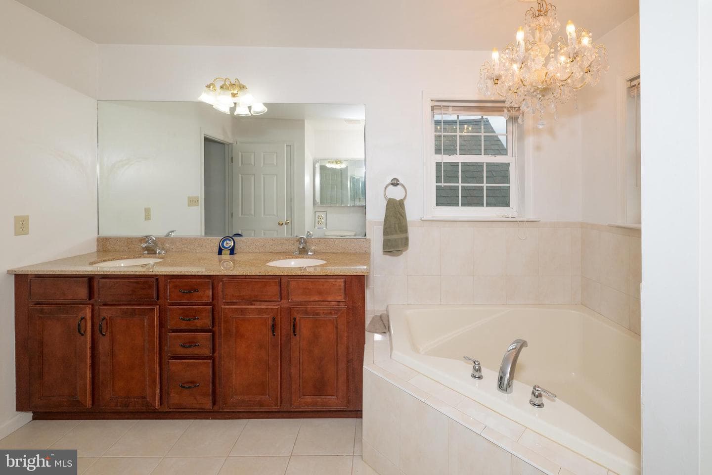 2760 New England Drive photo 35