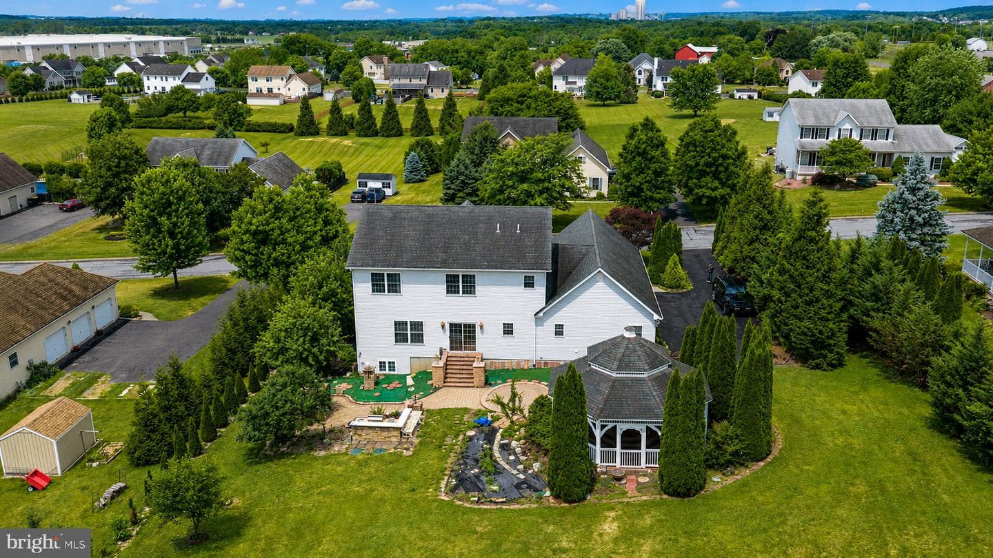 2760 New England Drive photo 8