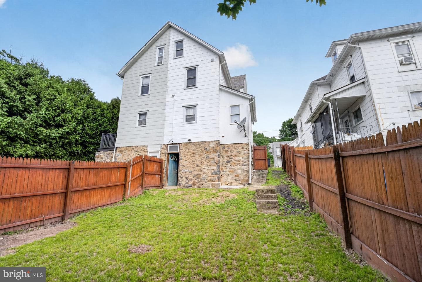 414 W Mountain Avenue photo 29
