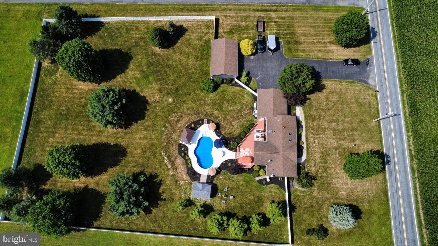 317 S Hokendauqua Drive photo 36