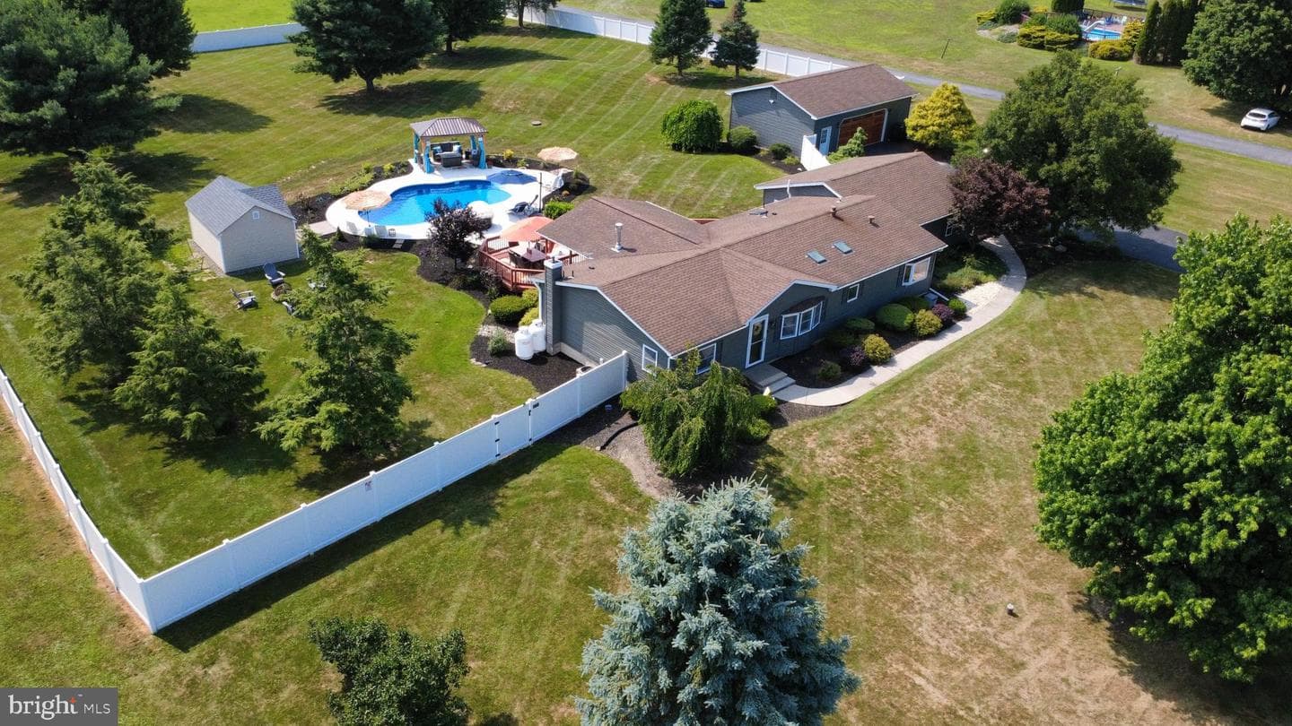 317 S Hokendauqua Drive photo 37