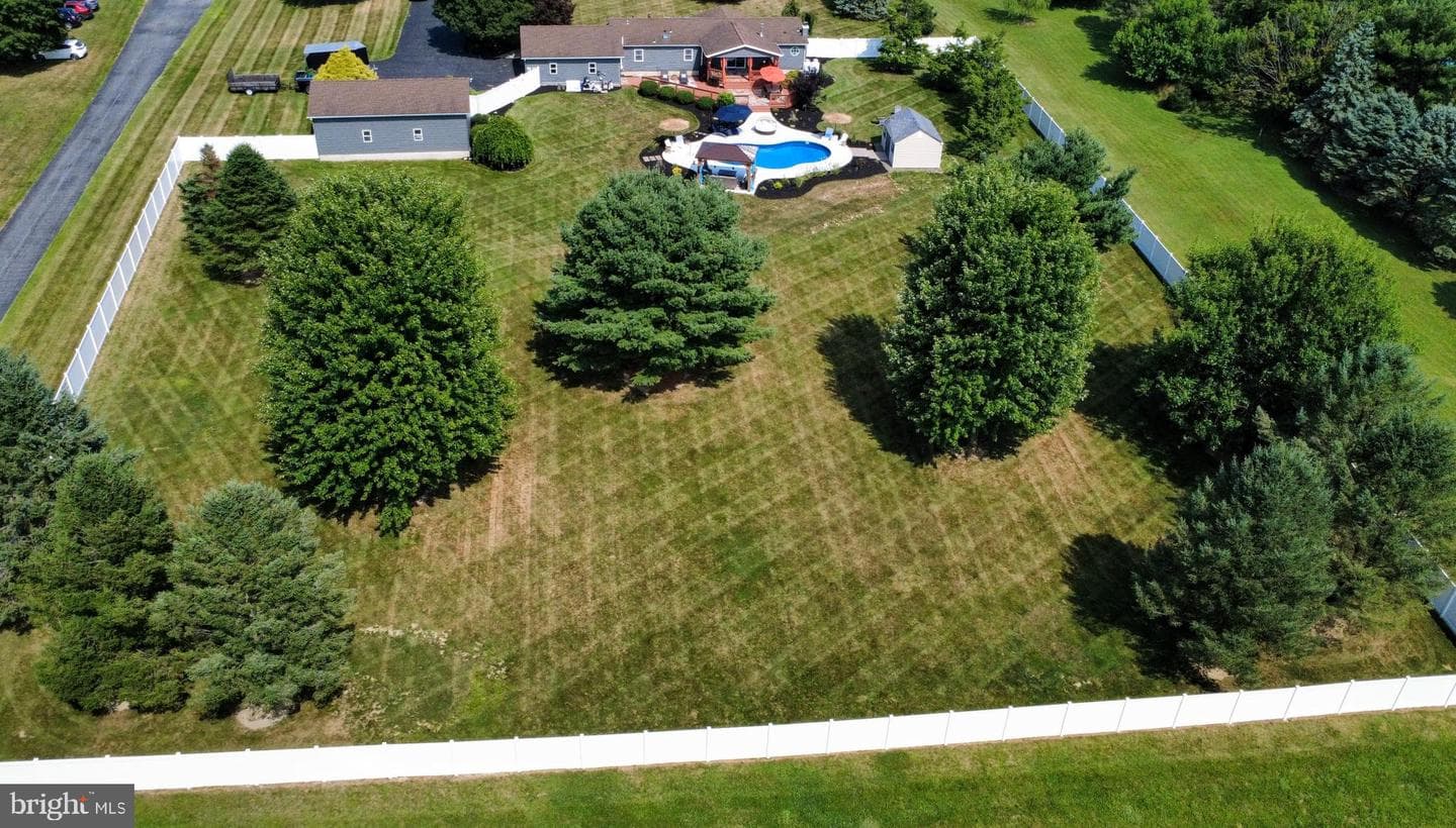 317 S Hokendauqua Drive photo 38