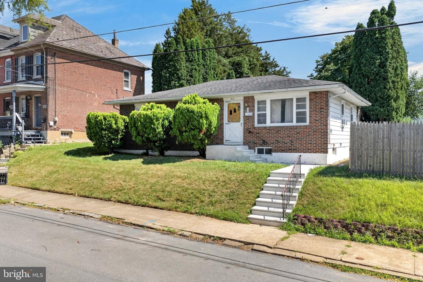 332 W Lincoln Street photo 3