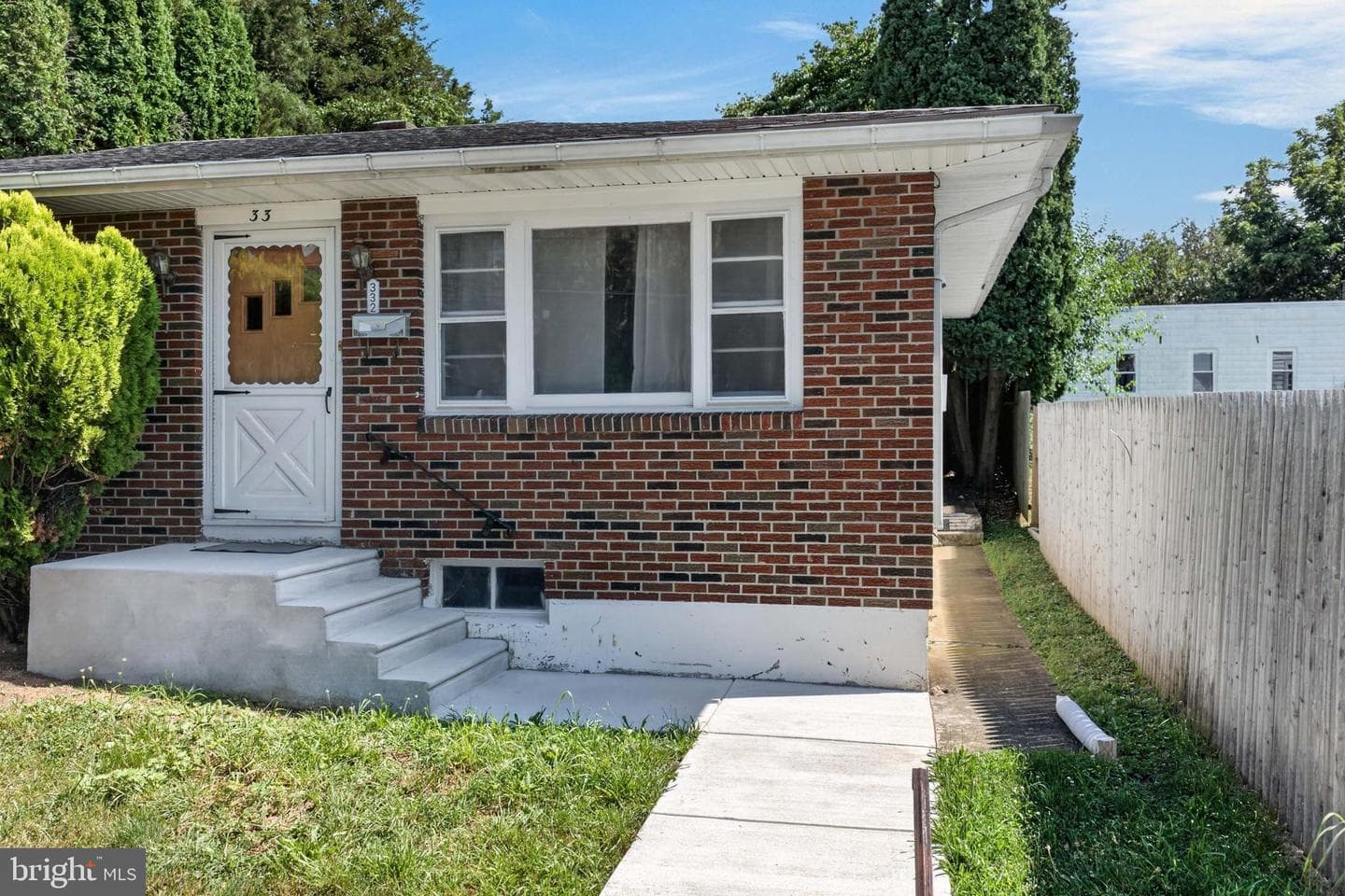 332 W Lincoln Street photo 4