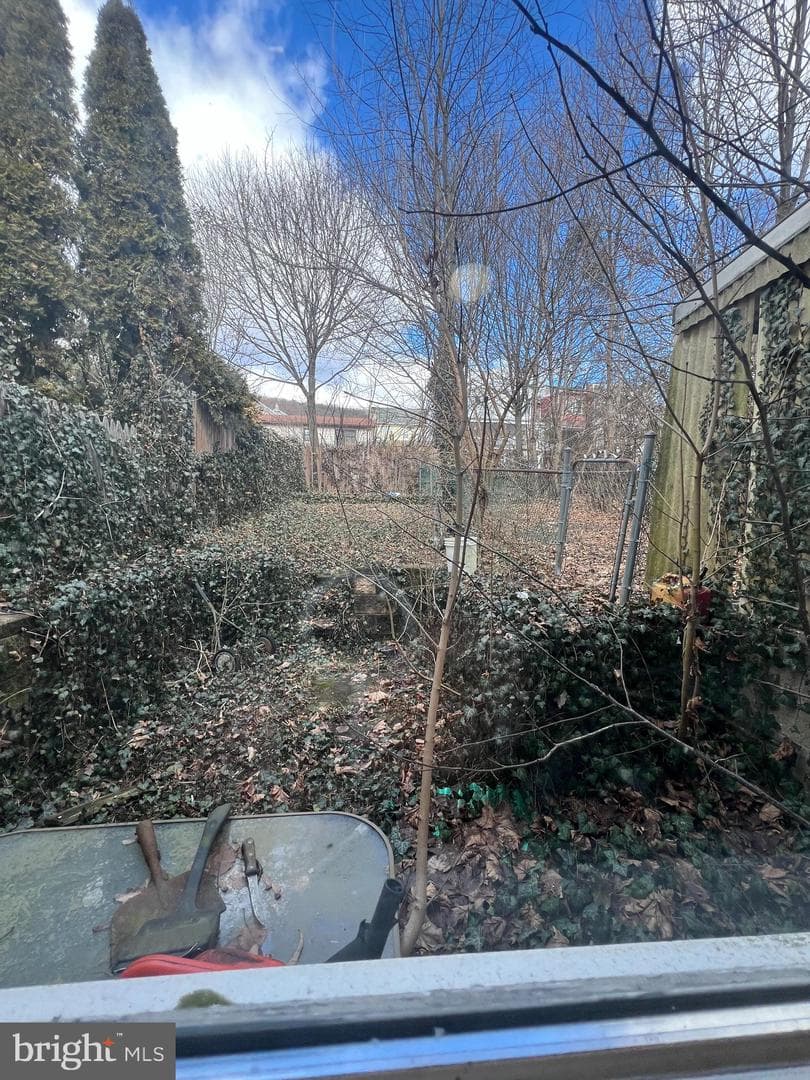 709 E Dewart Street photo 3