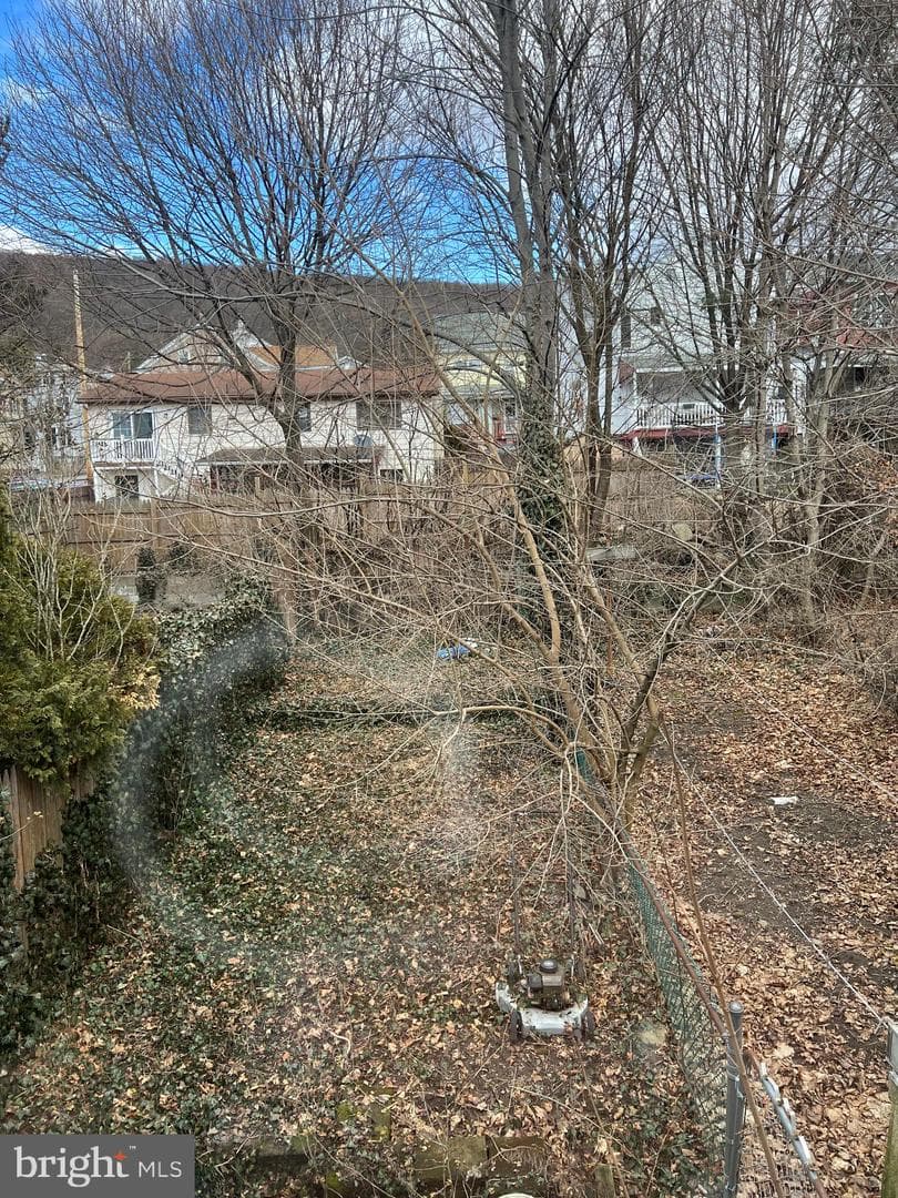 709 E Dewart Street photo 4
