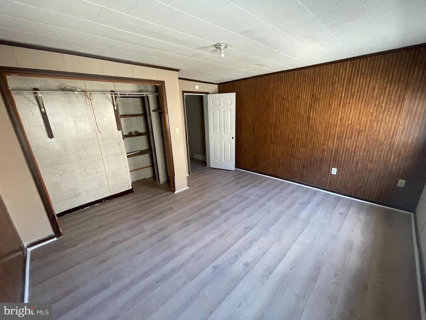 720 E Race Street photo 3