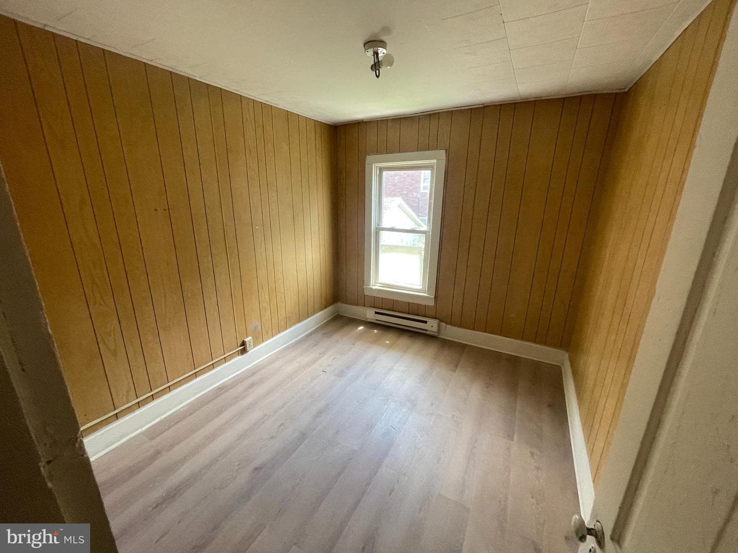 720 E Race Street photo 6