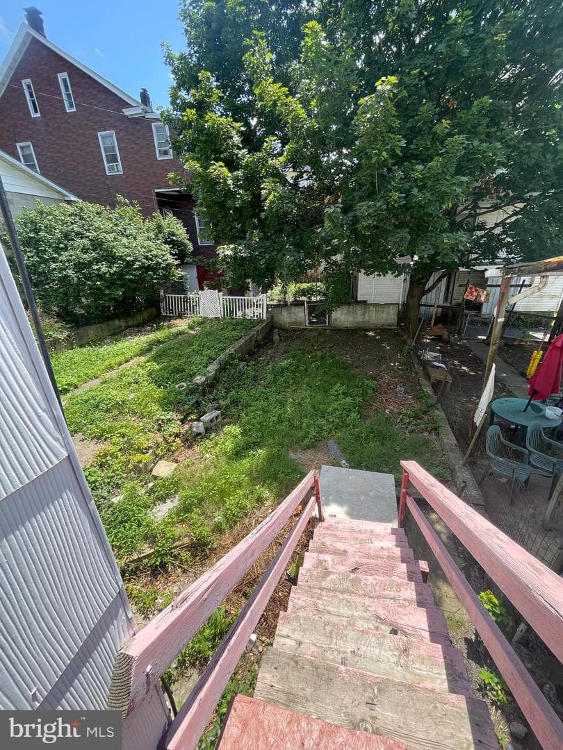 722 E Race Street photo 7
