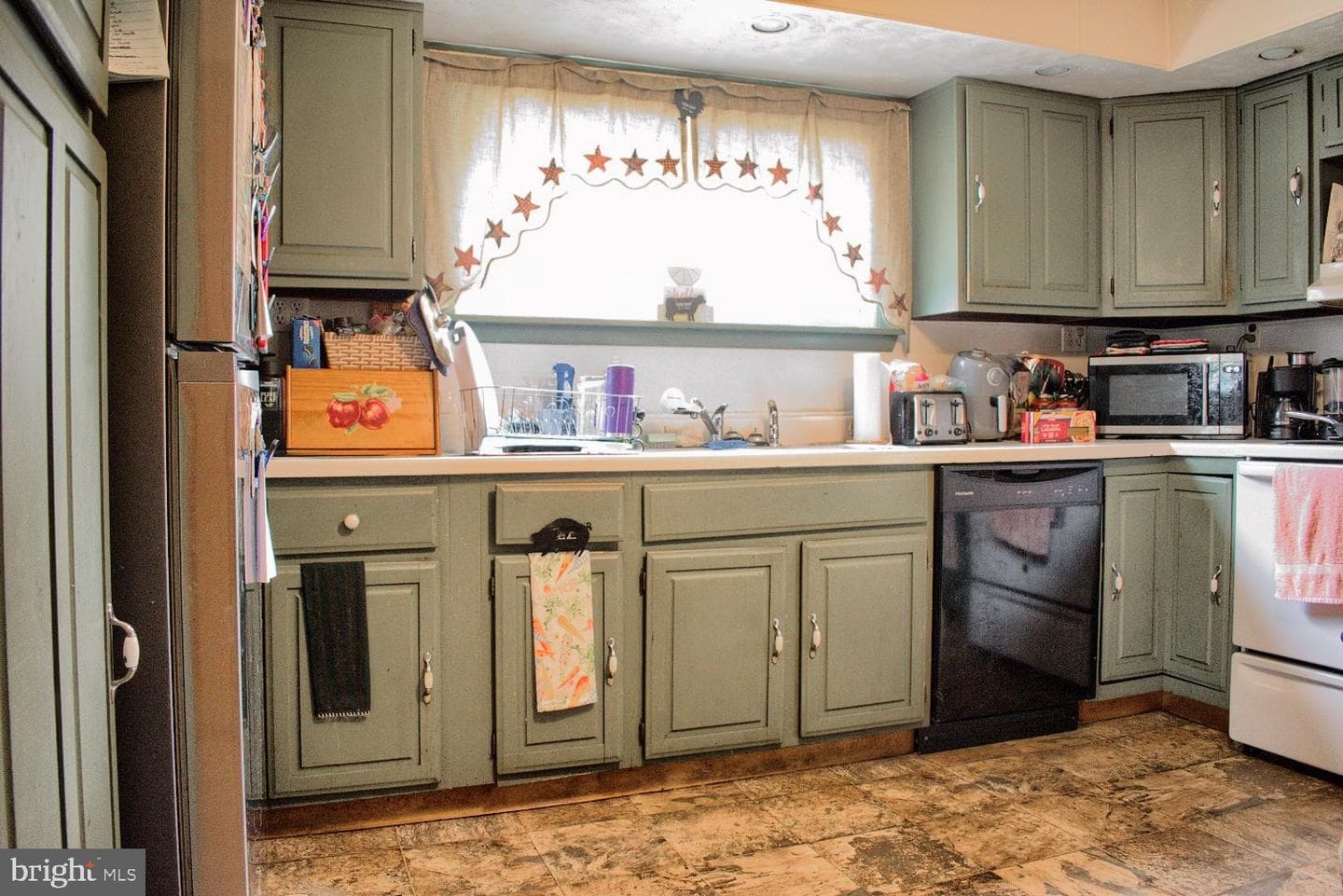 1530 Fern Street W photo 5