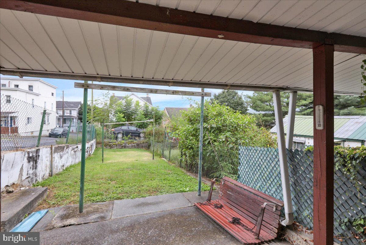 826 E Dewart Street photo 27