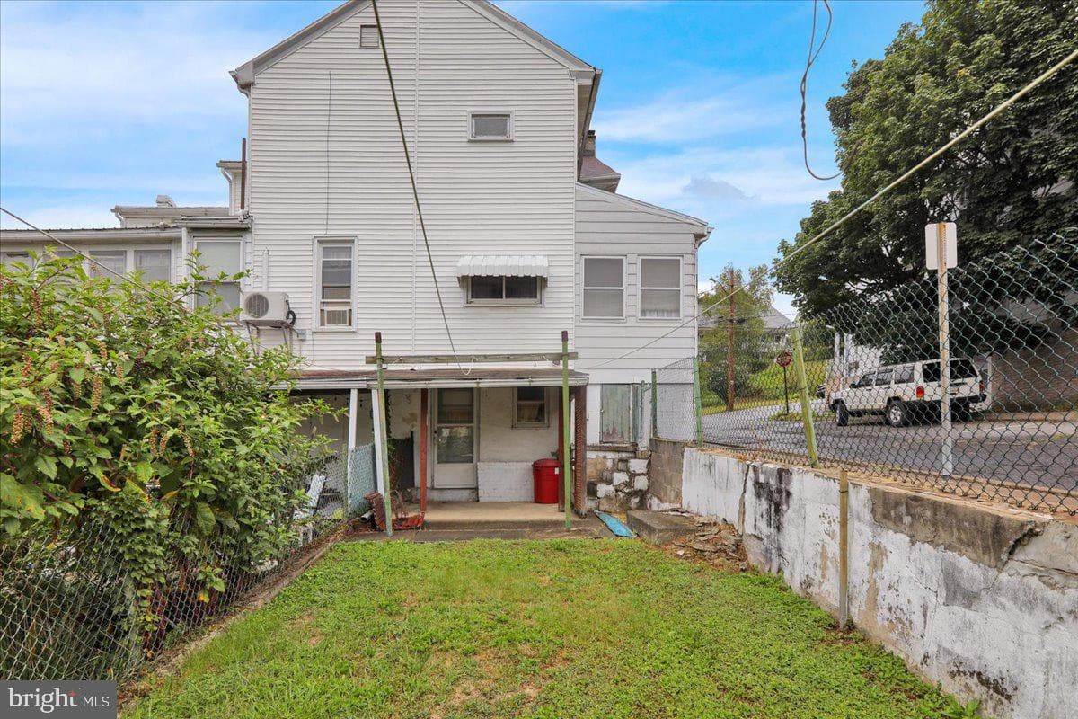 826 E Dewart Street photo 28