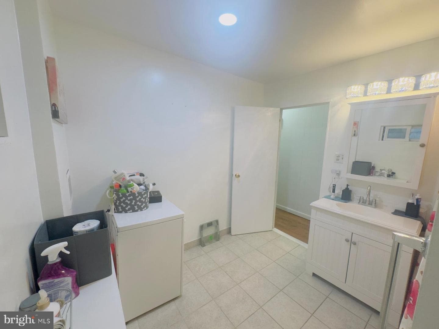 208 W Saylor Street photo 9