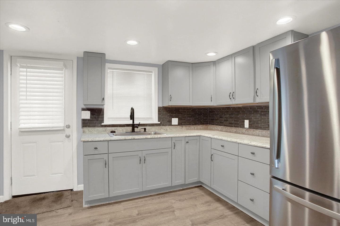 829-831 W Pine Street photo 10