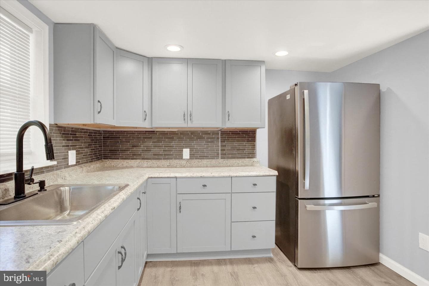 829-831 W Pine Street photo 11