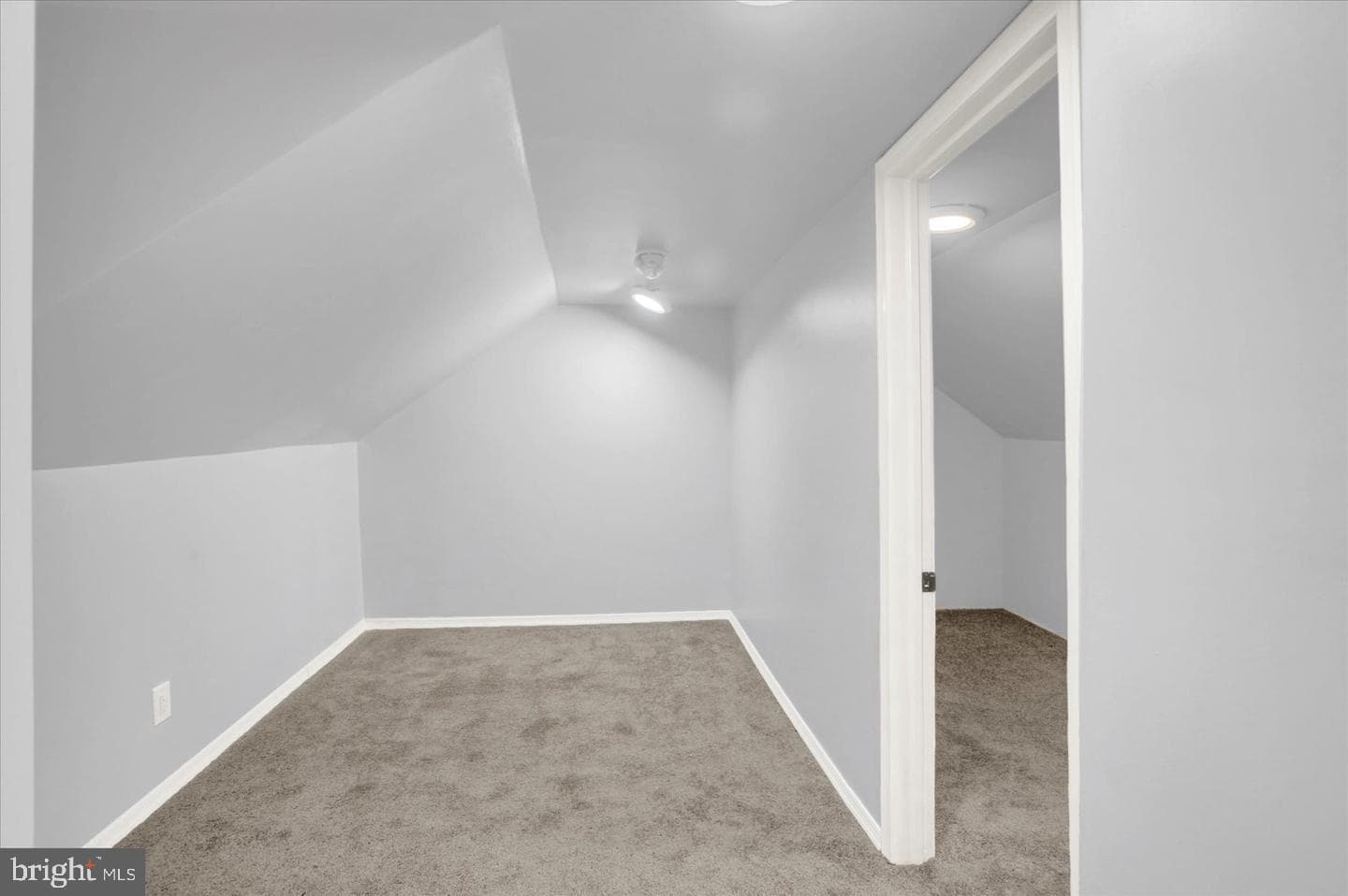 829-831 W Pine Street photo 20