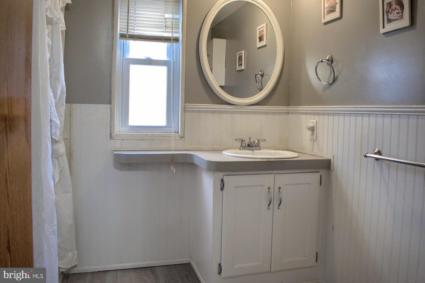 129 Saylor Street W photo 11