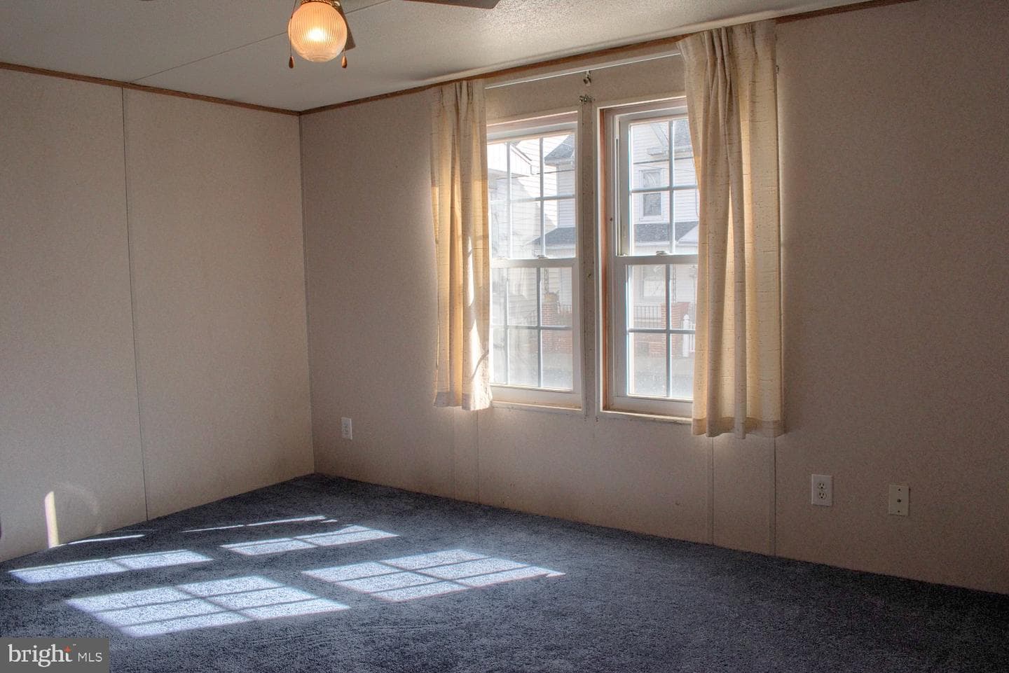 129 Saylor Street W photo 16