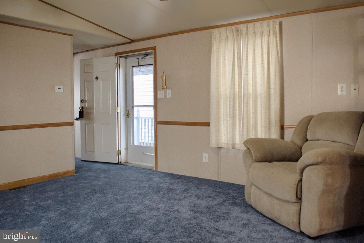 129 Saylor Street W photo 3